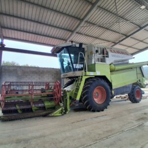 MOISSONNEUSE BATTEUSE CLAAS MEDION 330