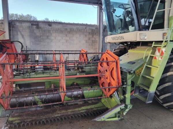 MOISSONNEUSE BATTEUSE CLAAS MEDION 330 – Image 12