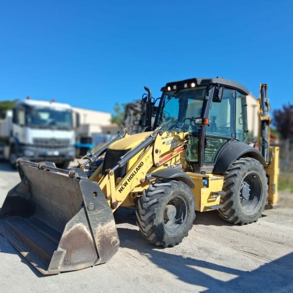 Tractopelle New Holland B100C LR