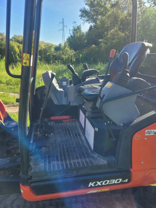 KUBOTA KX030-4 – Image 6